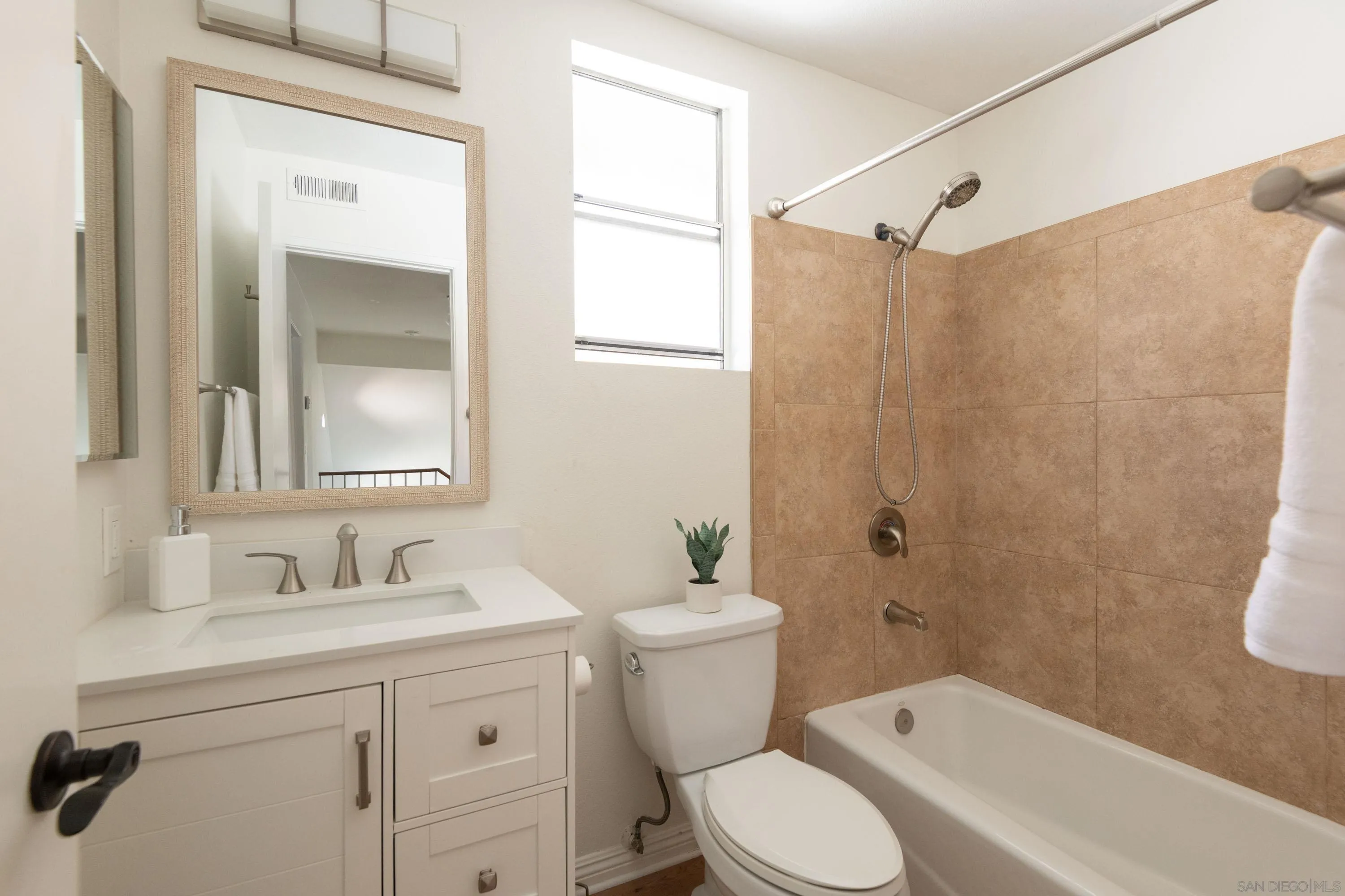 2794 Woodwind Road Carlsbad, CA 92008 - Photo 18 of 39