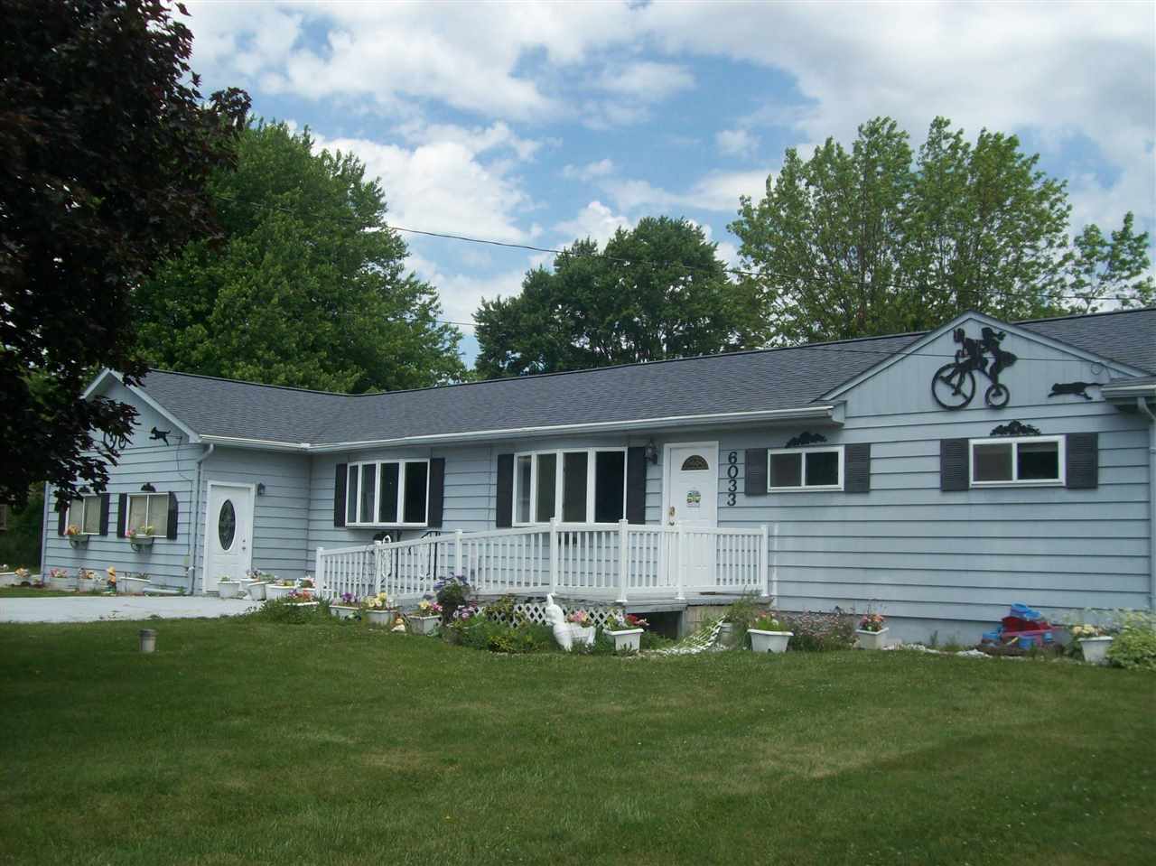 6033 Hopkins Road Flint, MI 48506 - Photo 1 of 29 50044067.JPG