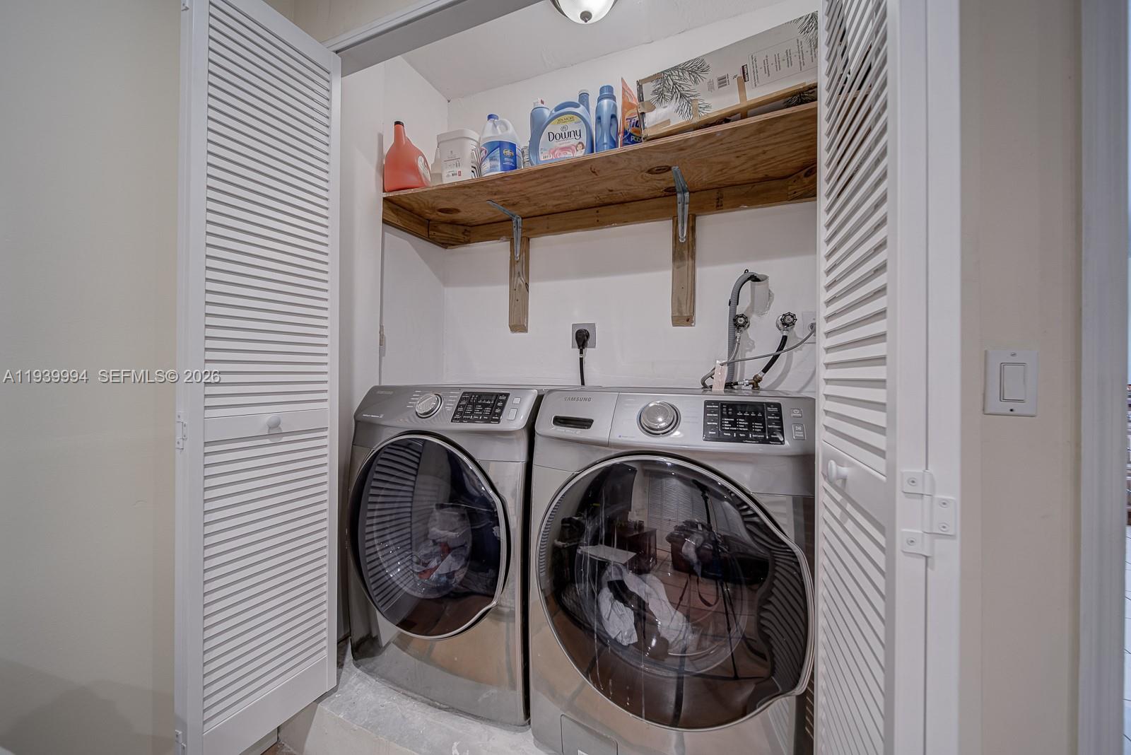 18128 Southwest 151st Avenue Miami, FL 33187 - Photo 18 of 40 a utility room with dryer and washer