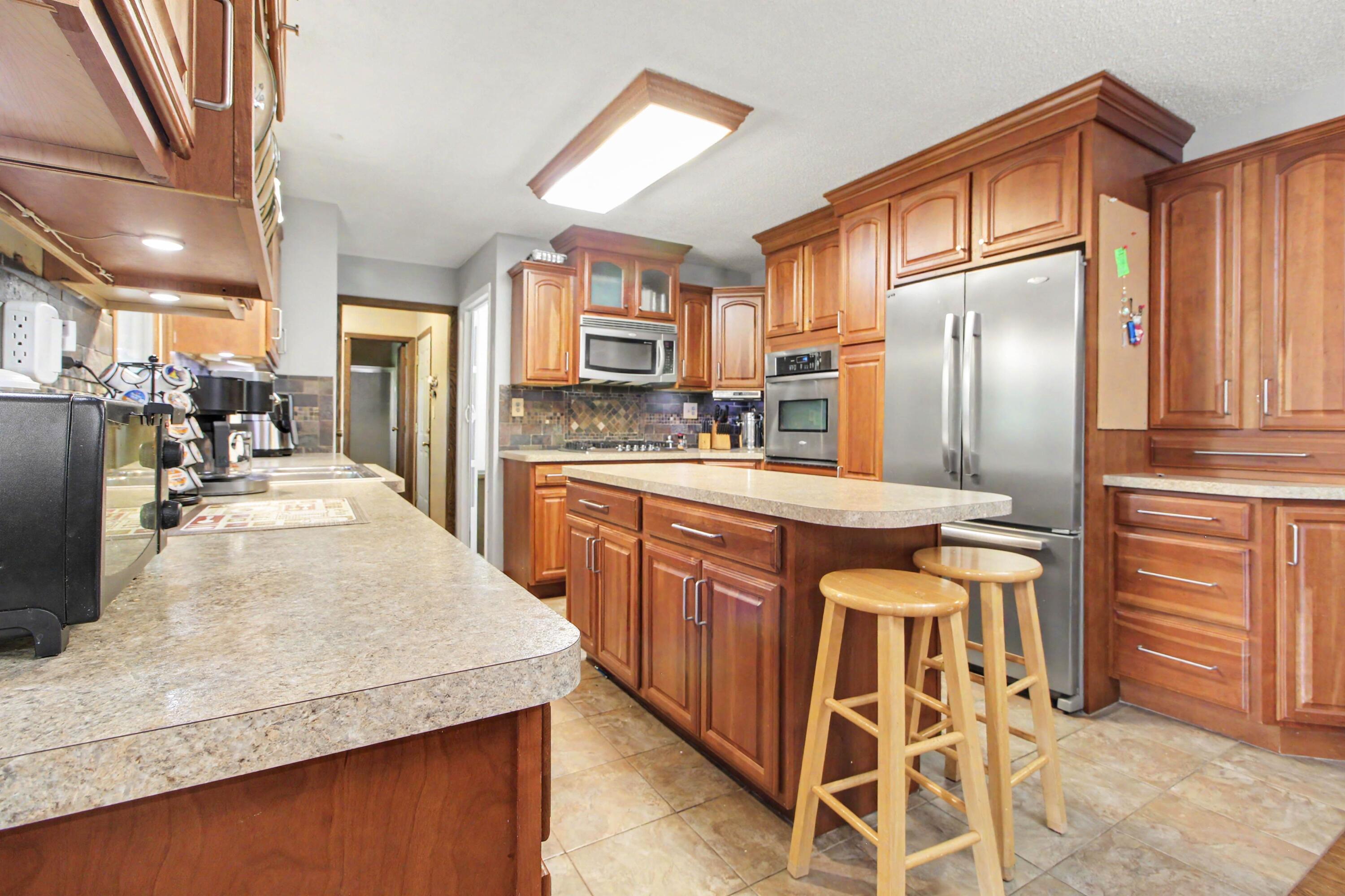 41141 Savage Road Belleville, MI 48111 - Photo 12 of 26 009_file_1976