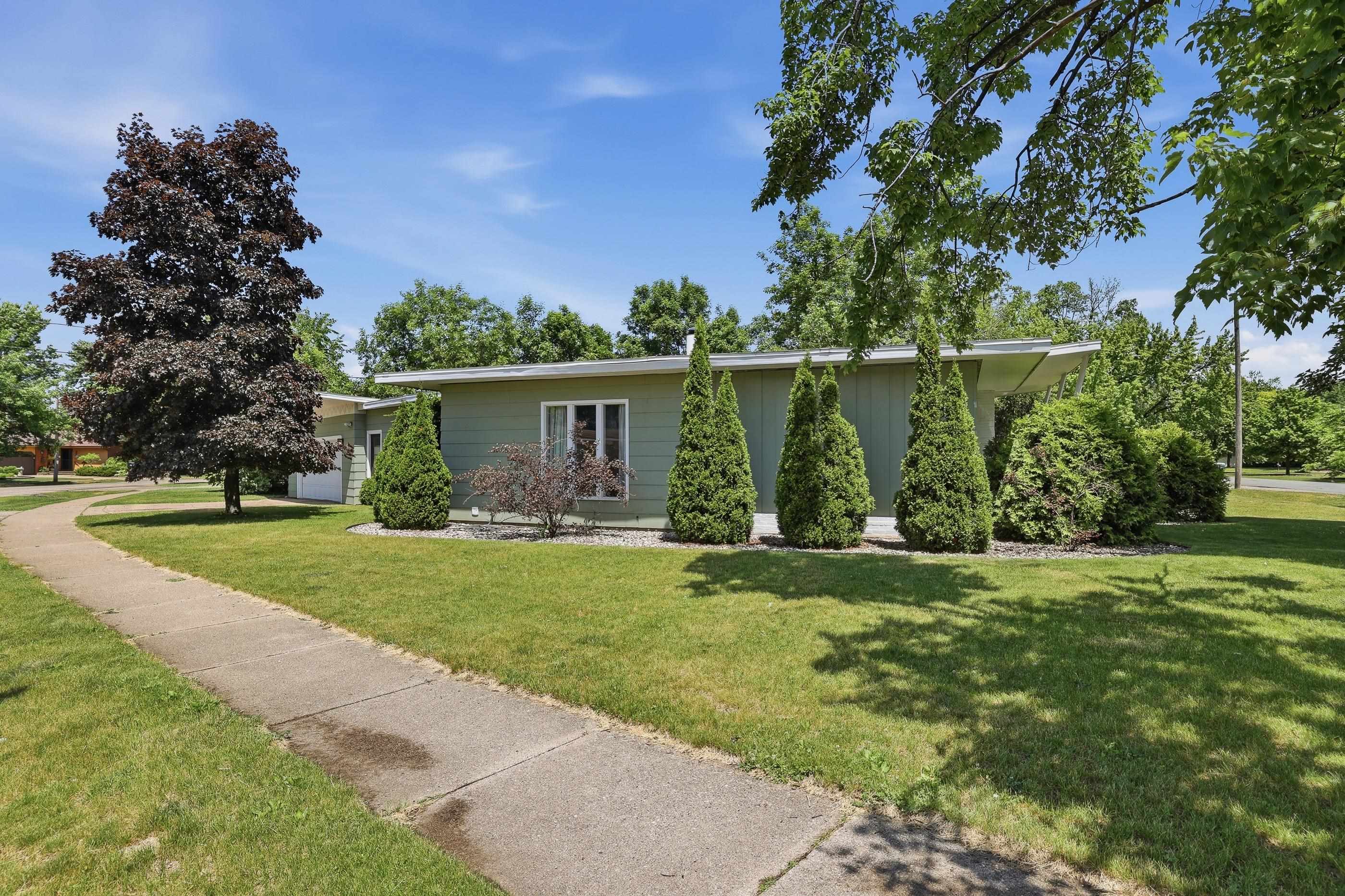 1024 Sunset Boulevard Stevens Point, WI 54481 - Photo 4 of 58