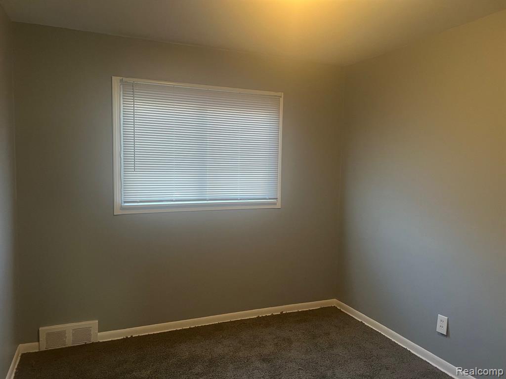 26340 Hayes Road Roseville, MI 48066 - Photo 9 of 16