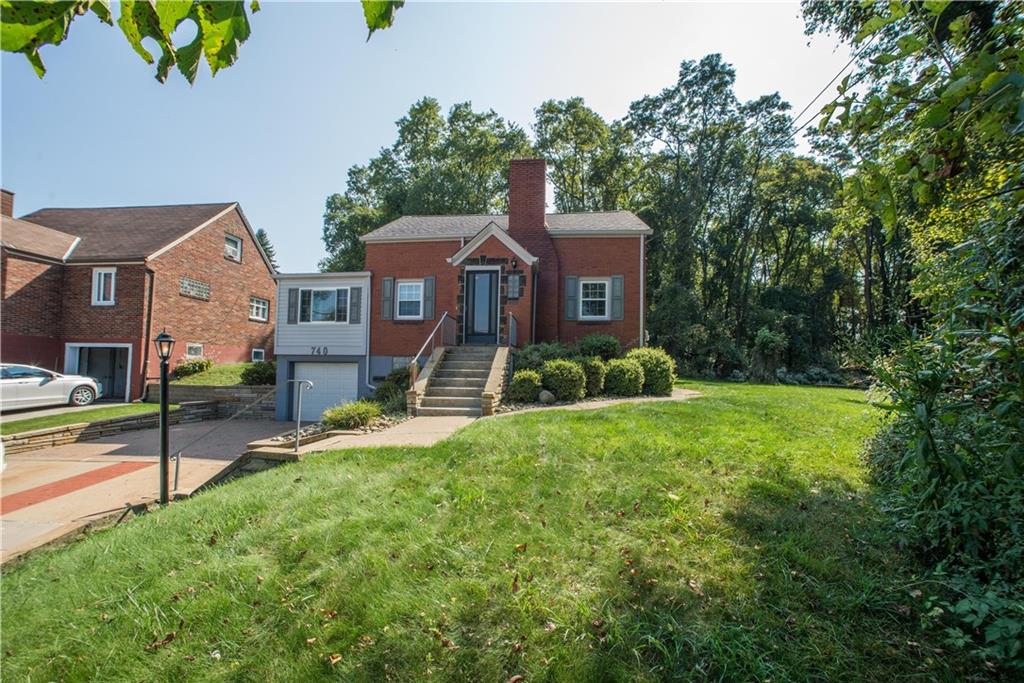 740 Agnew Road Pittsburgh, PA 15227 - Photo 2 of 25 Plenty of front yard.