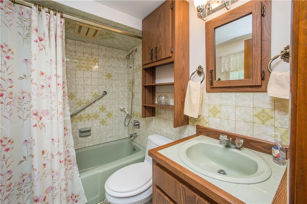 740 Agnew Road Pittsburgh, PA 15227 - Photo 18 of 25 Upper level full bathroom.