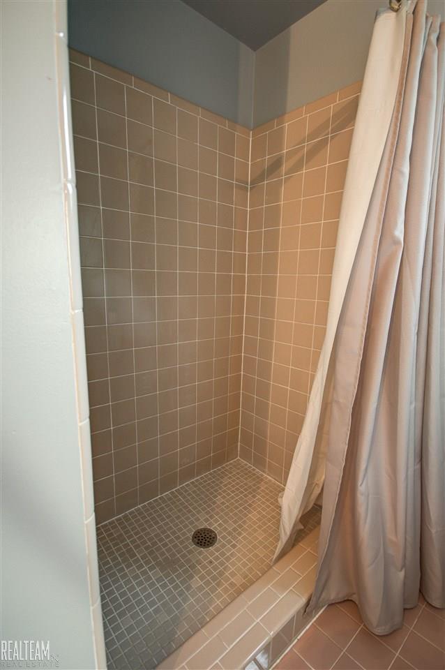 2388 Cumberland Road Rochester, MI 48307 - Photo 16 of 36 31301848-15.JPG