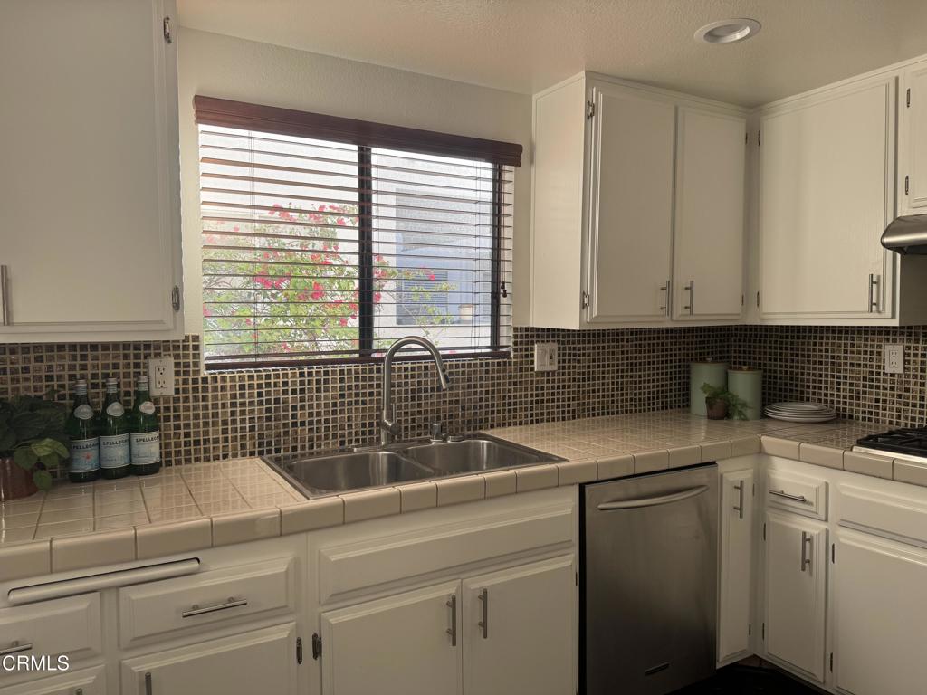 394 South Los Robles Avenue, Unit 2 Pasadena, CA 91101 - Photo 6 of 17 IMG_7087