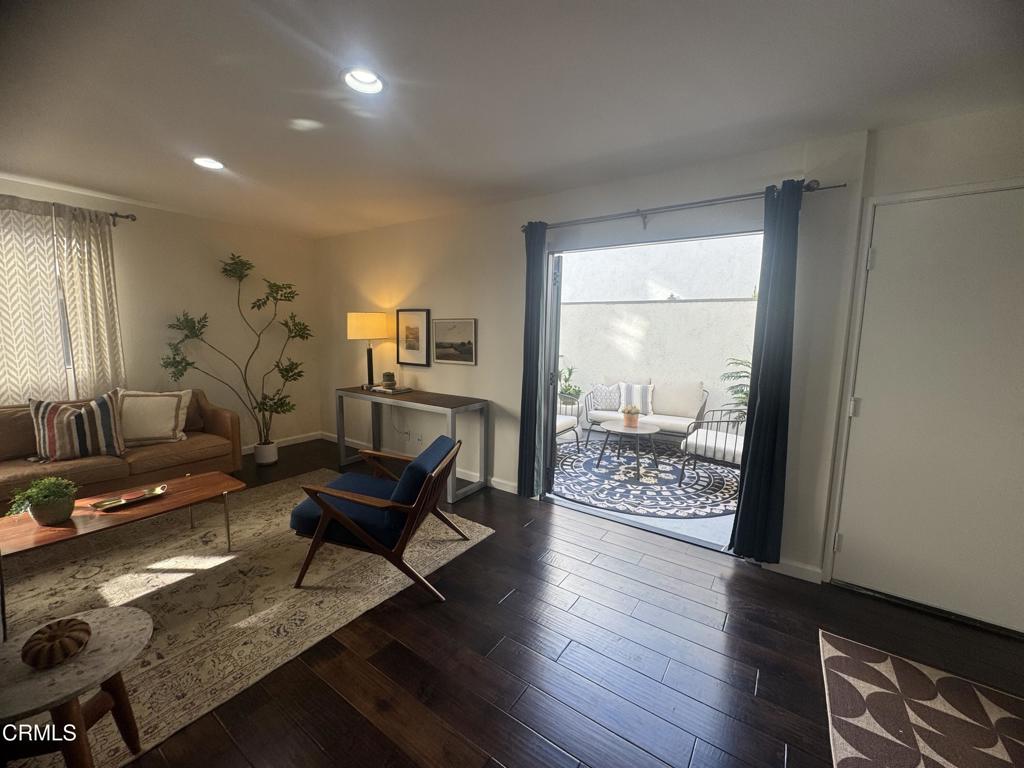 394 South Los Robles Avenue, Unit 2 Pasadena, CA 91101 - Photo 7 of 17 IMG_7036