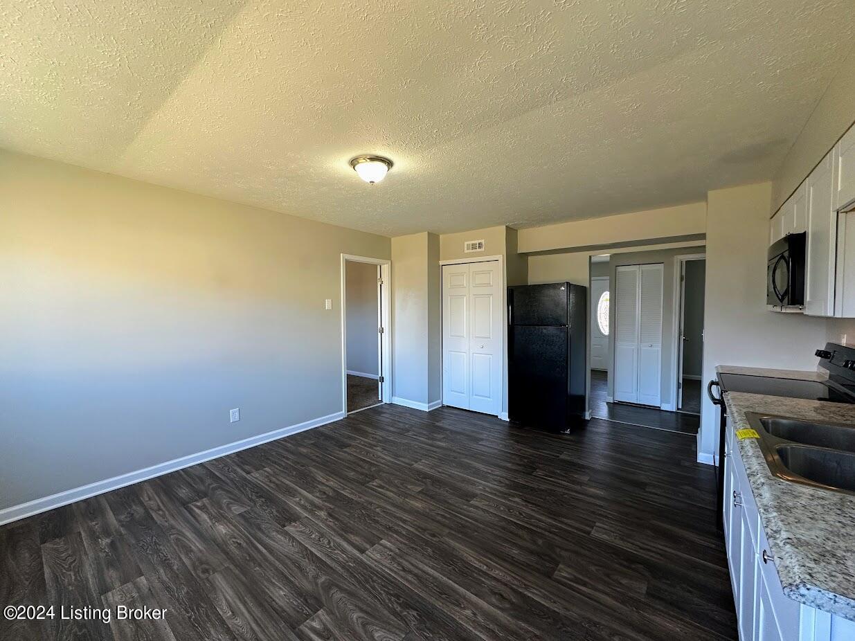 244 Beechland Road Louisville, KY 40229 - Photo 6 of 18 IMG_3805