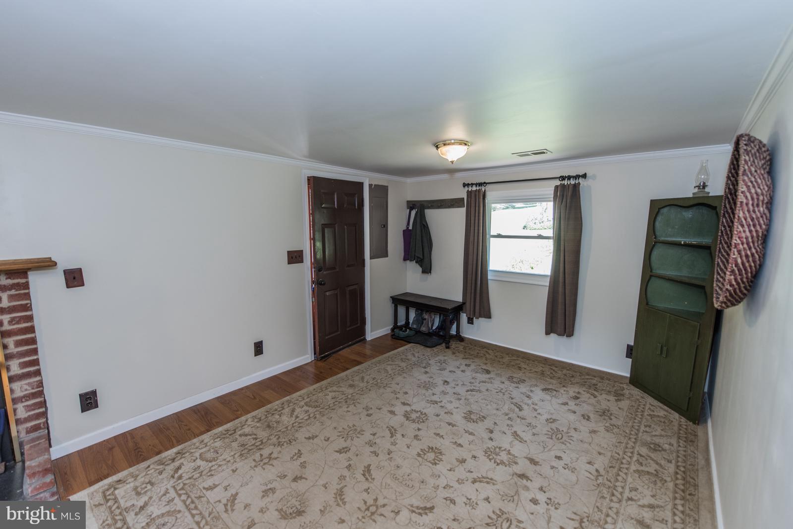 158 Catron Ridge Road Bentonville, VA 22610 - Photo 11 of 30 Living Room