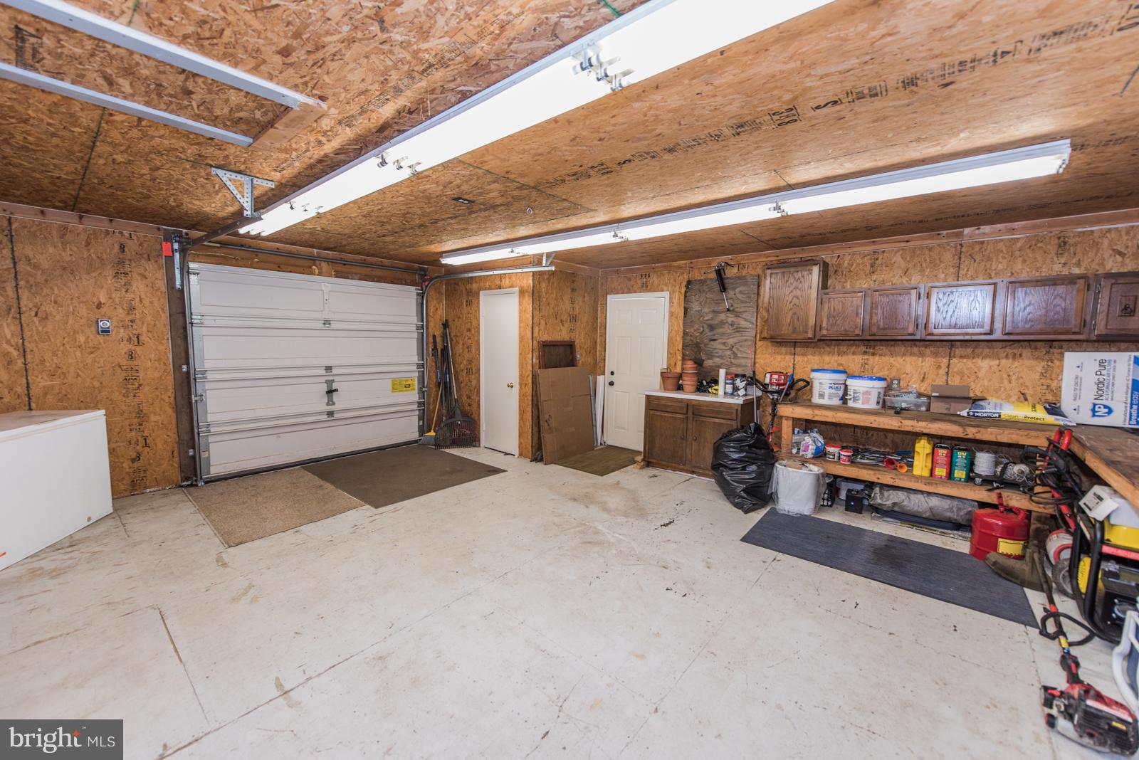 Oversized garage/workshop with RV hookup