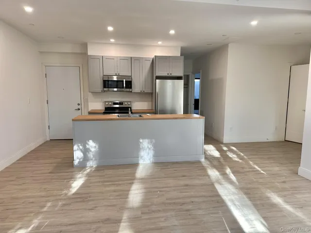 $3,995 | 362 West Merrick Road, Unit 104, Valley Stream, NY 11580