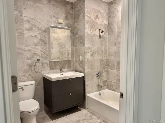 $3,995 | 362 West Merrick Road, Unit 104, Valley Stream, NY 11580