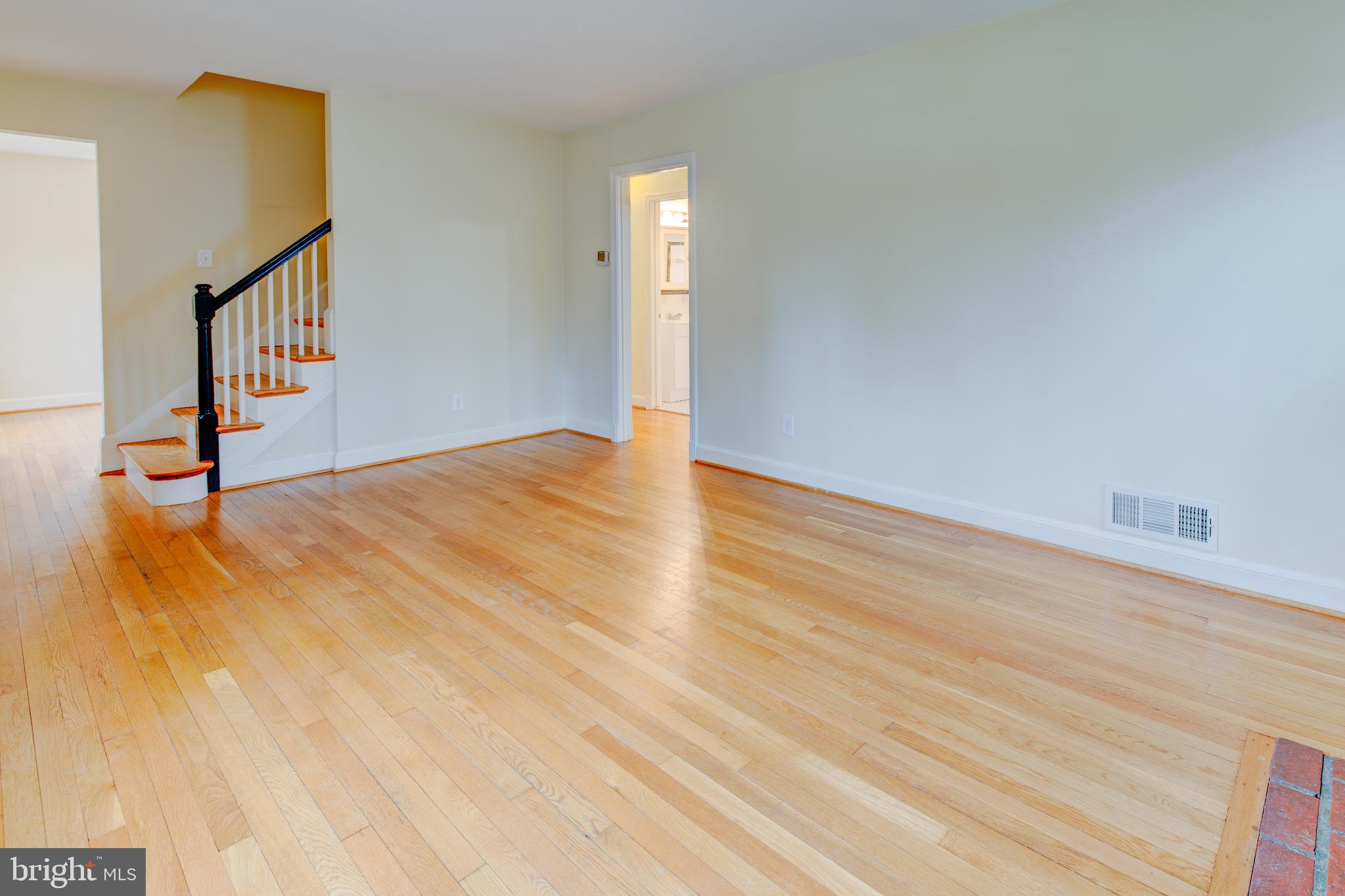 5214 Danbury Road Bethesda, MD 20814 - Photo 8 of 29 Living Room