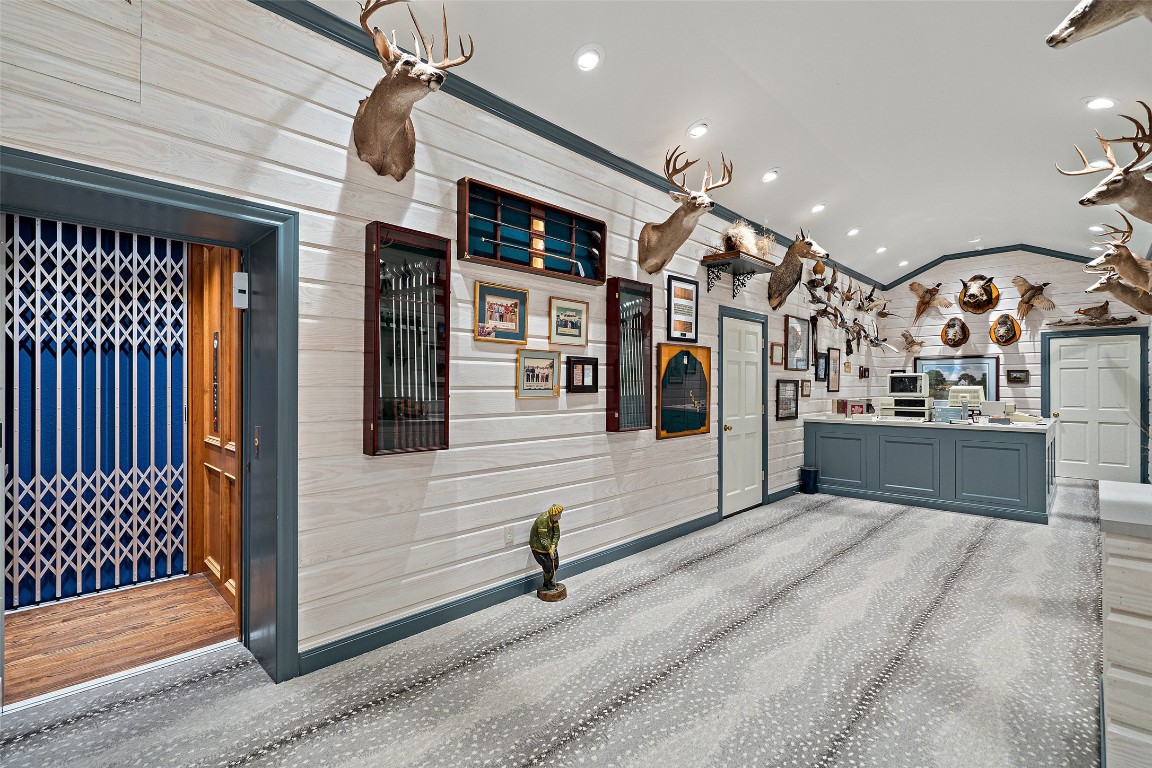 12 Hedge Lane Austin, TX 78746 - Photo 18 of 30 a view of a hallway with entryway