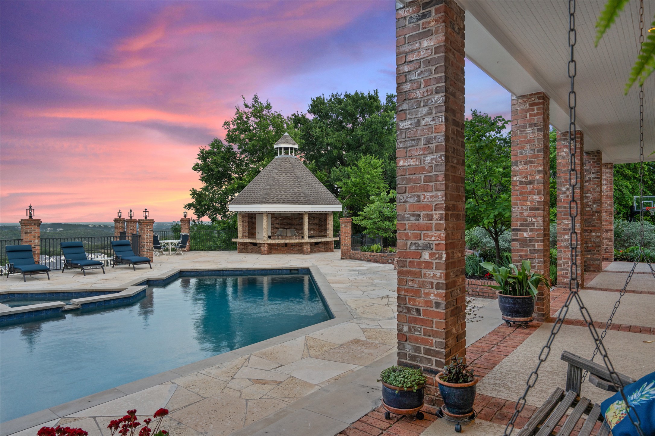 12 Hedge Lane Austin, TX 78746 - Photo 27 of 30