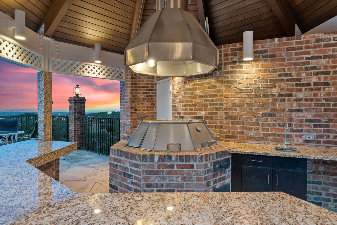 12 Hedge Lane Austin, TX 78746 - Photo 29 of 30