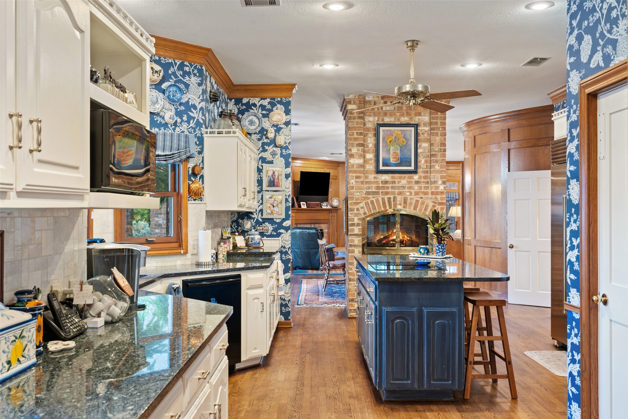 12 Hedge Lane Austin, TX 78746 - Photo 10 of 30