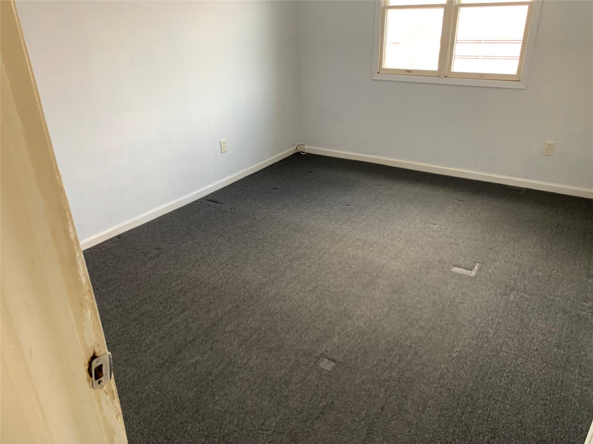 87-33 Commonwealth Boulevard Queens, NY 11426 - Photo 15 of 28 an empty room with a window