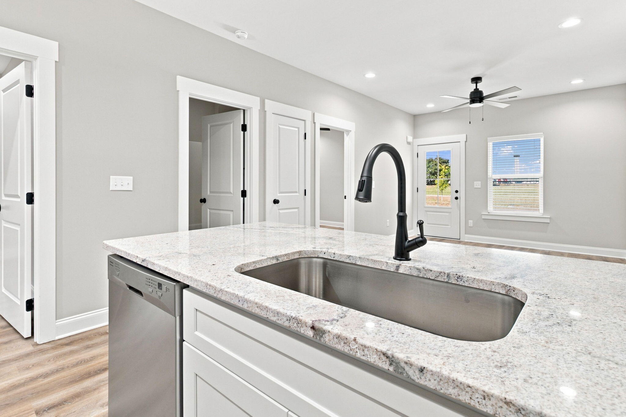 916 Airport Road, Unit 102 Chattanooga, TN 37421 - Photo 8 of 18 Oversized sink