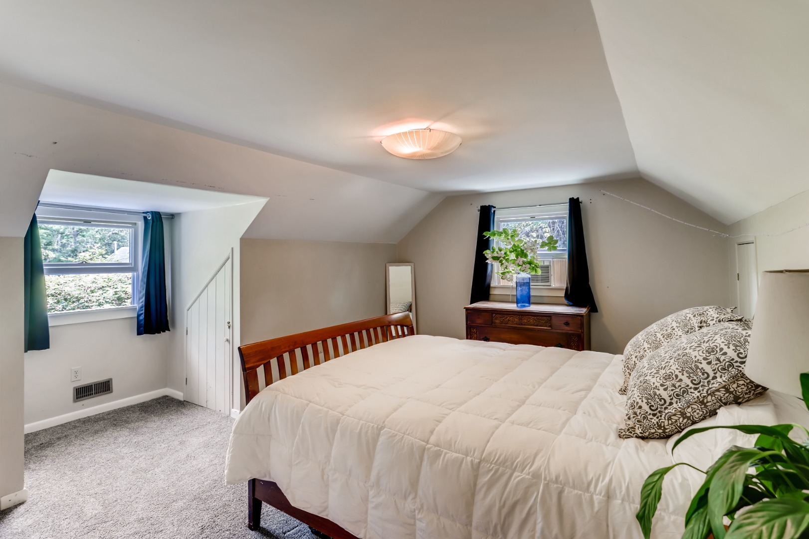 377 State Road West Tisbury, MA 02568 - Photo 18 of 36 a bedroom with a bed and a window