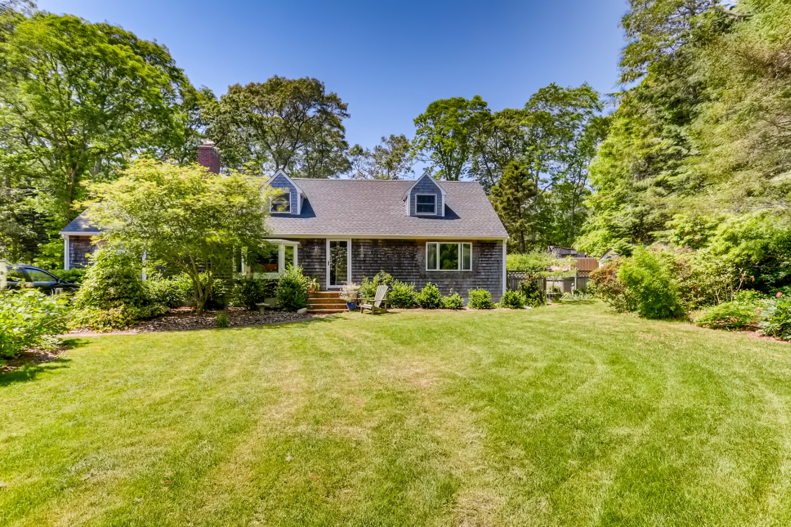 377 State Road West Tisbury, MA 02568 - Photo 4 of 36 a front view of a house with yard and green space