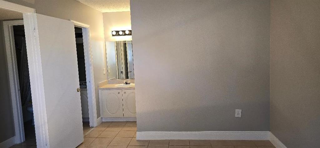301 Palm Way, Unit 107 Pembroke Pines, FL 33025 - Photo 15 of 36 a view of walk in closet
