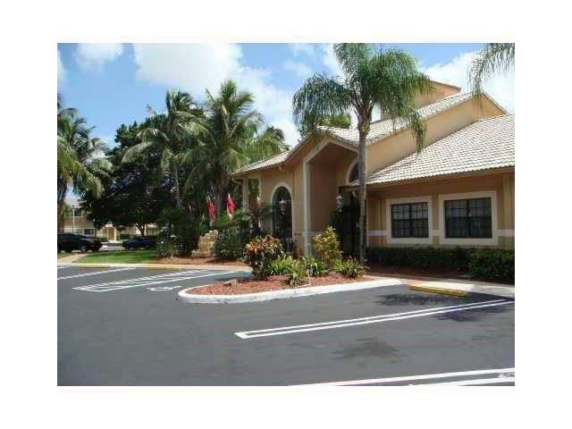 301 Palm Way, Unit 107 Pembroke Pines, FL 33025 - Photo 31 of 36 a view of a house with a yard and palm tree