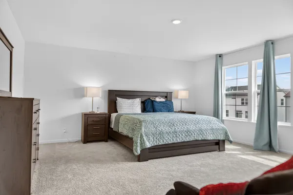 $4,500 | 395 South Pointe Avenue, South Elgin, IL 60177