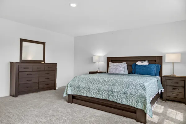 $4,500 | 395 South Pointe Avenue, South Elgin, IL 60177