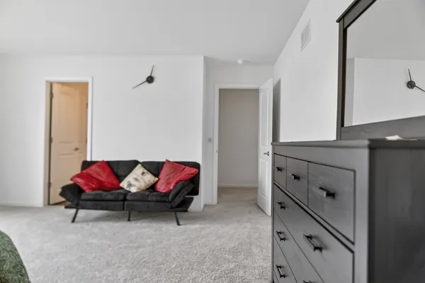 $4,500 | 395 South Pointe Avenue, South Elgin, IL 60177