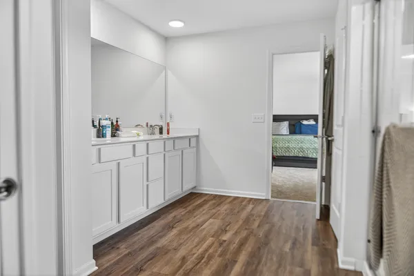 $4,500 | 395 South Pointe Avenue, South Elgin, IL 60177