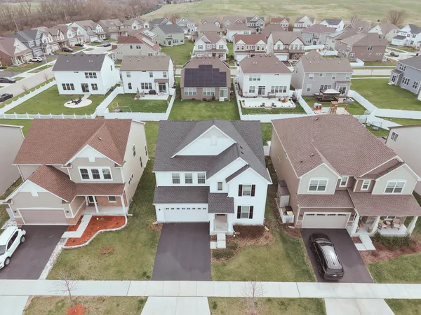 $4,500 | 395 South Pointe Avenue, South Elgin, IL 60177