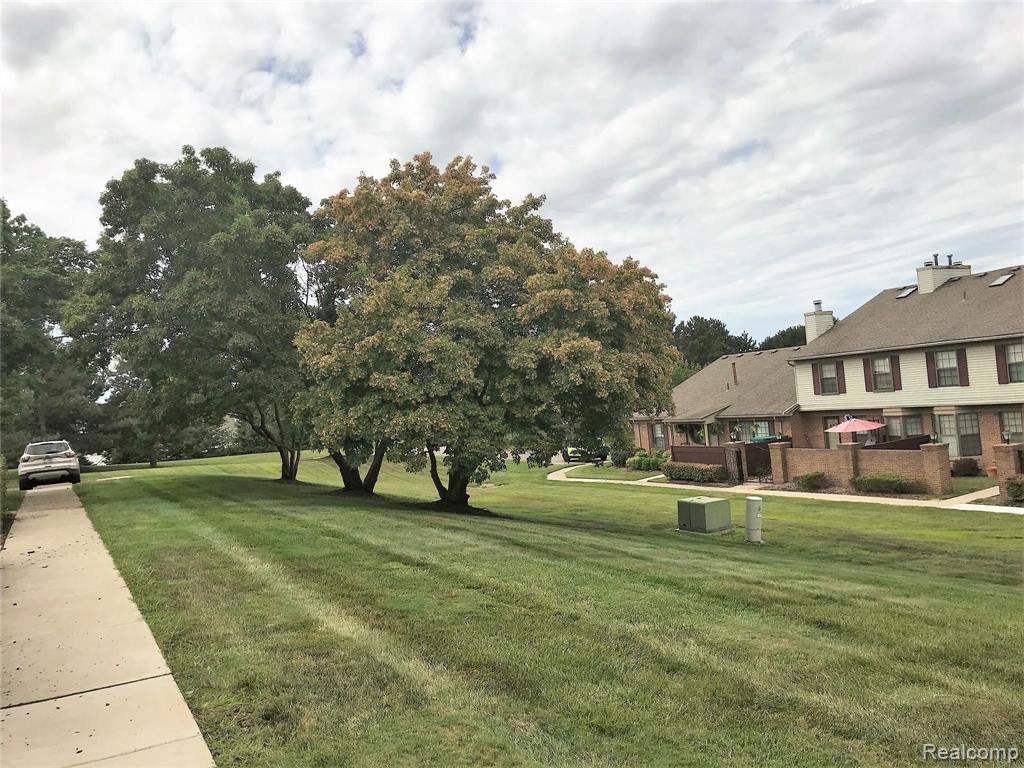 31176 Country Bluff Farmington Hills, MI 48331 - Photo 13 of 14