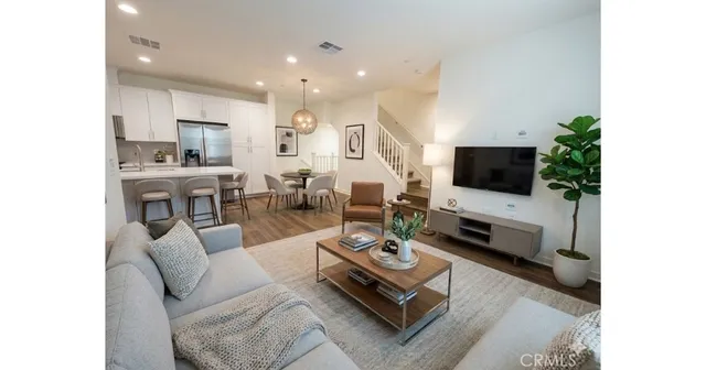 $3,970 | 19537 Astor Place, Northridge, CA 91324