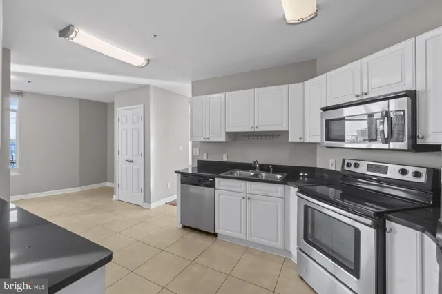 $335,000 | 100 Harborview Drive, Unit 202, Baltimore, MD 21230