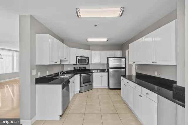 $335,000 | 100 Harborview Drive, Unit 202, Baltimore, MD 21230