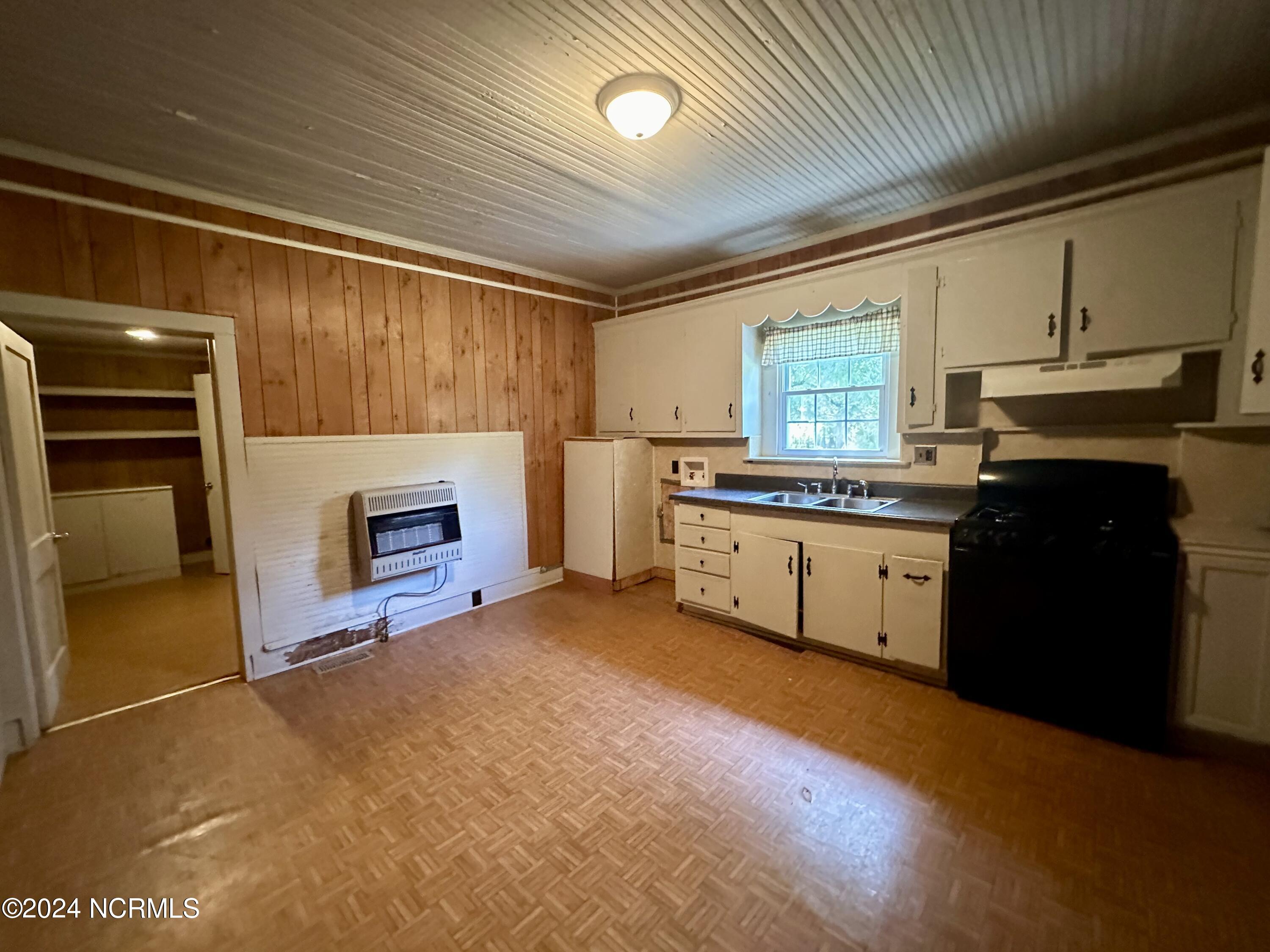 114 Rhodes Avenue Windsor, NC 27983 - Photo 11 of 26 IMG_1775