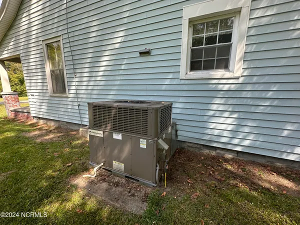 $135,000 | 114 Rhodes Avenue, Windsor, NC 27983