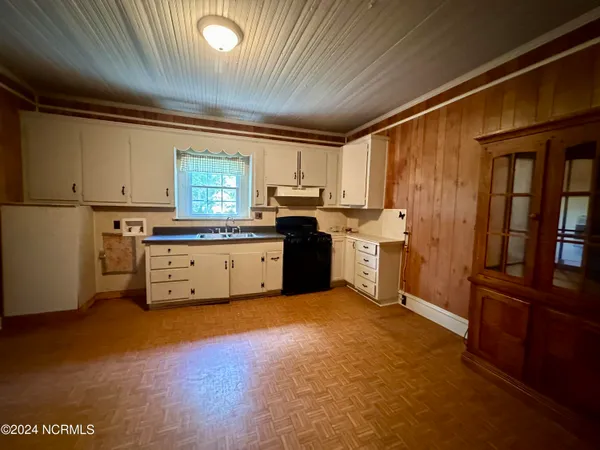 $135,000 | 114 Rhodes Avenue, Windsor, NC 27983