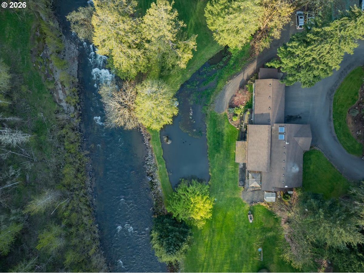 42801 Island Inn Drive Lebanon, OR 97355 - Photo 10 of 32