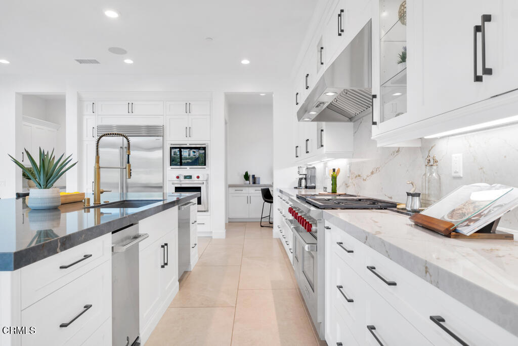 11944 Red Hawk Lane Porter Ranch, CA 91326 - Photo 6 of 61