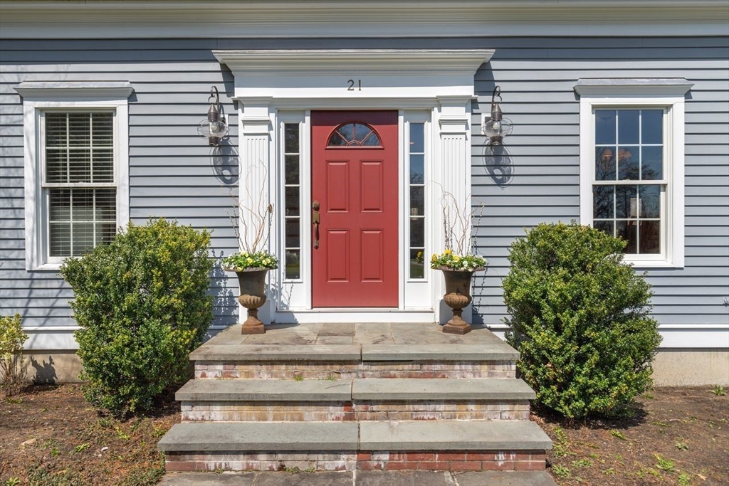 21 Smith Road Milton, MA 02186 - Photo 3 of 37