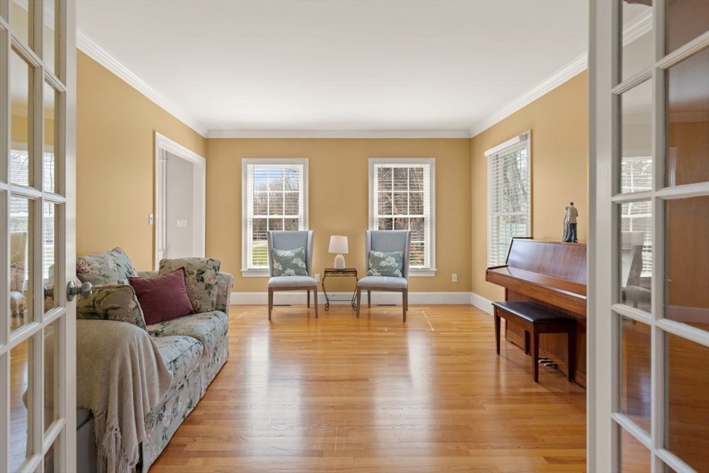 21 Smith Road Milton, MA 02186 - Photo 9 of 37