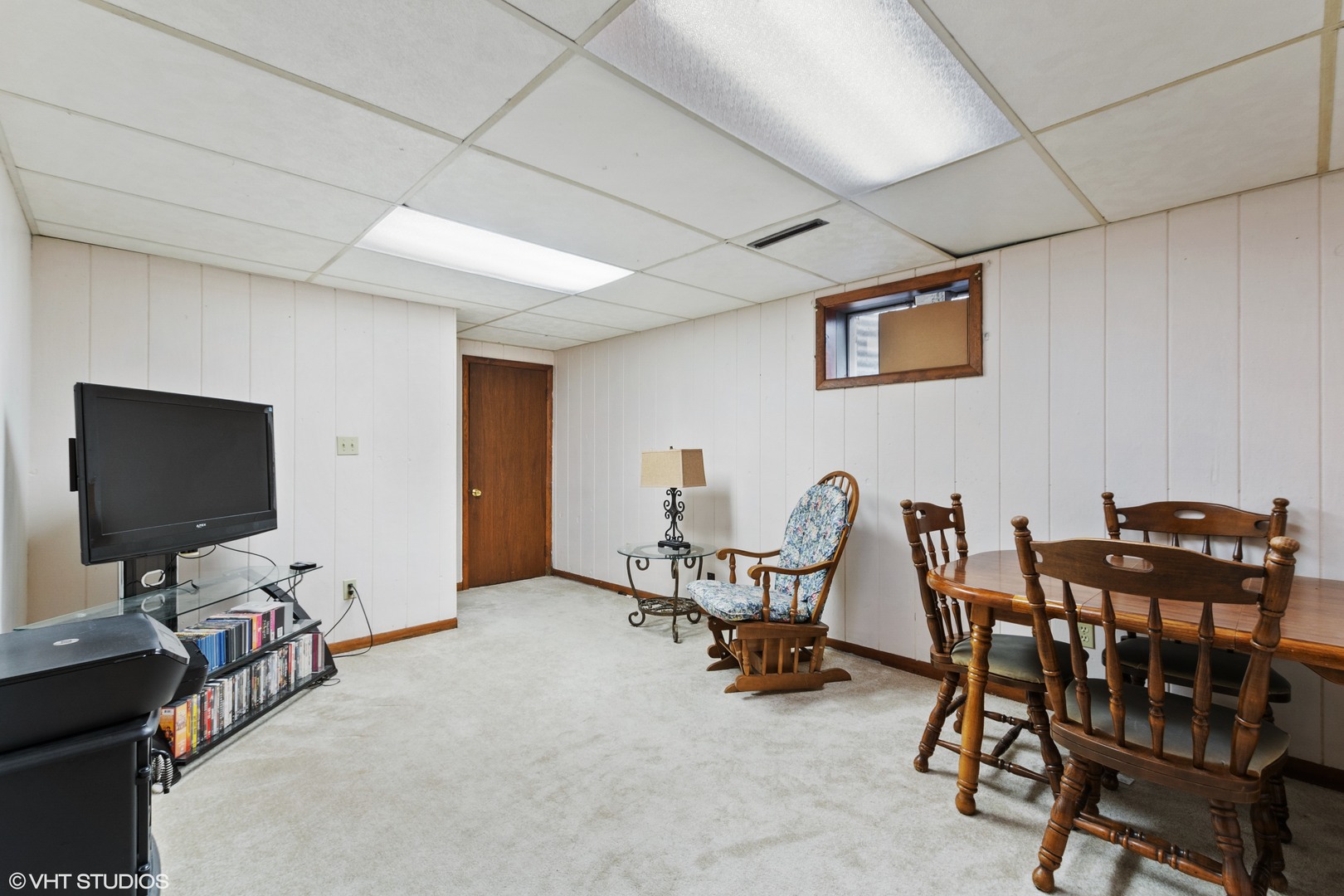 270 East Woodlawn Road, Unit 270 New Lenox, IL 60451 - Photo 10 of 14 a view of a livingroom with furniture