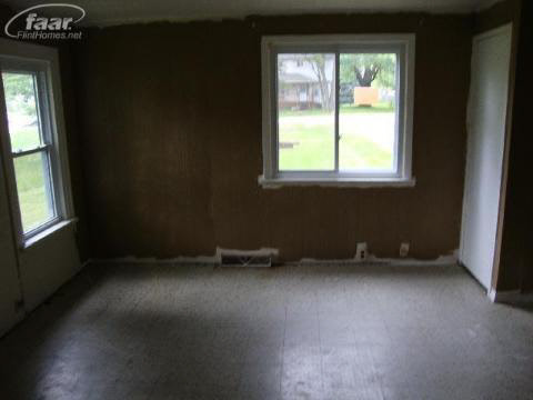 3375 North Center Road Flint, MI 48506 - Photo 4 of 7 20106650-3.JPG