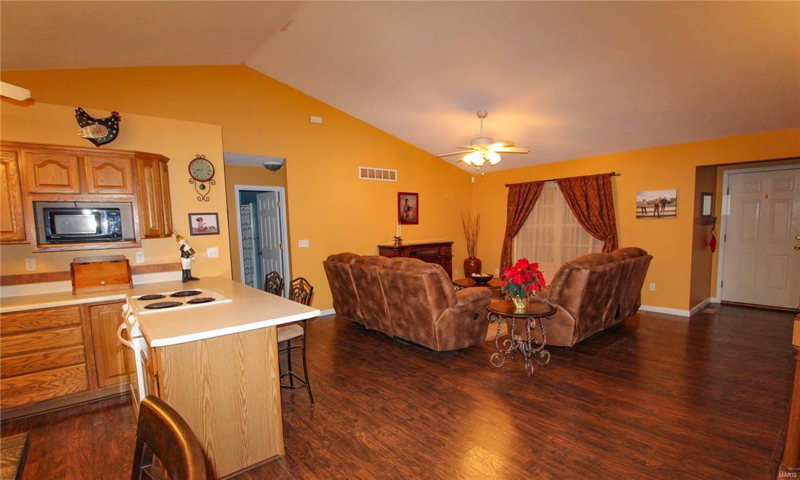 1301 Ridgefield Drive Godfrey, IL 62035 - Photo 12 of 31 Gallery Image 12