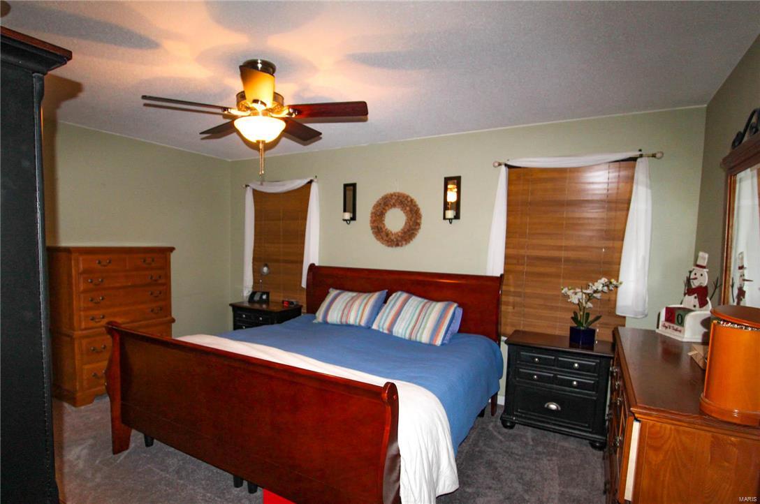 1301 Ridgefield Drive Godfrey, IL 62035 - Photo 14 of 31 Gallery Image 14