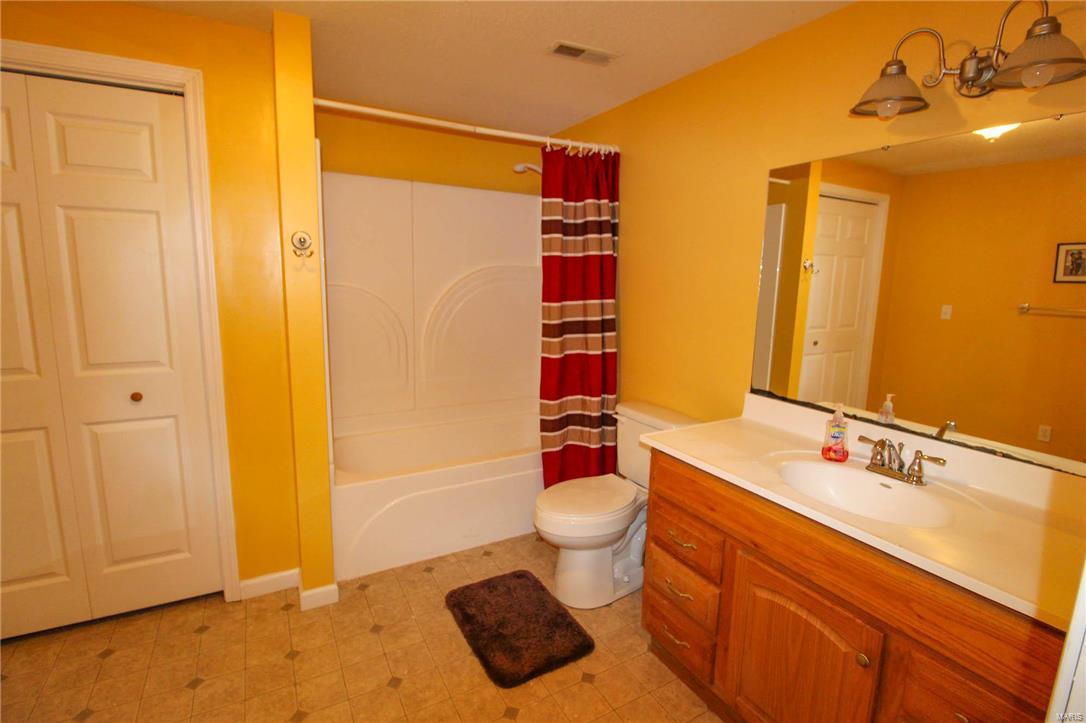 1301 Ridgefield Drive Godfrey, IL 62035 - Photo 23 of 31 Gallery Image 23