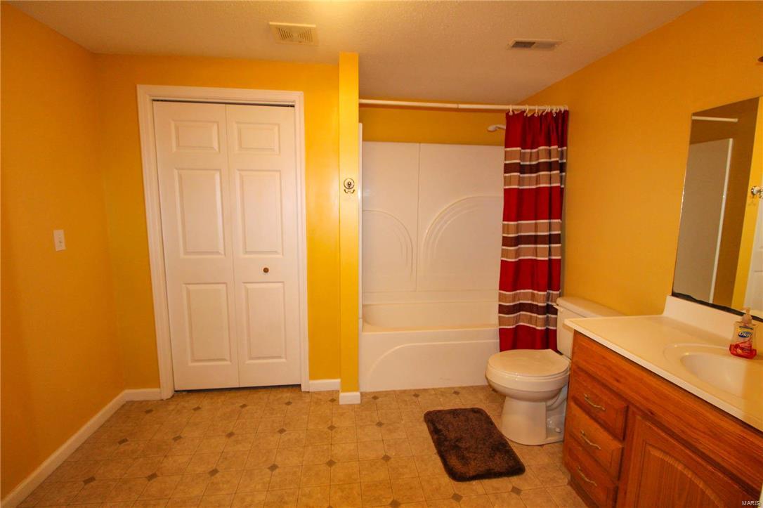 1301 Ridgefield Drive Godfrey, IL 62035 - Photo 24 of 31 Gallery Image 24