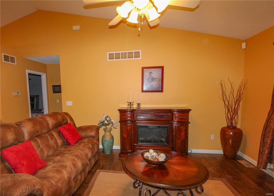 1301 Ridgefield Drive Godfrey, IL 62035 - Photo 4 of 31 Gallery Image 4